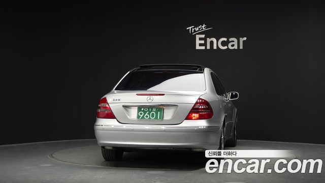 Mercedes-Benz E-Class 2003 — photo 4