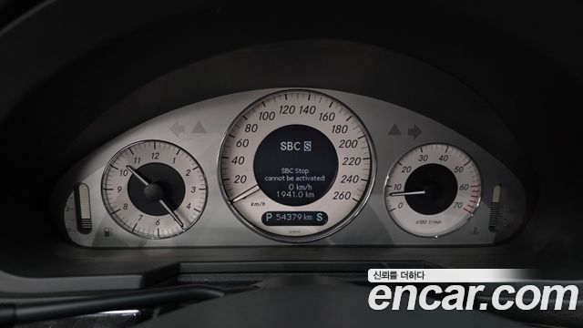 Mercedes-Benz E-Class 2003 — photo 11