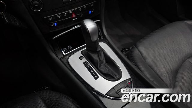 Mercedes-Benz E-Class 2003 — photo 12