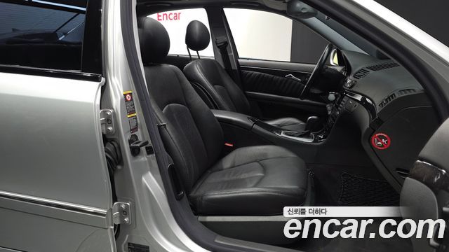 Mercedes-Benz E-Class 2003 — photo 17