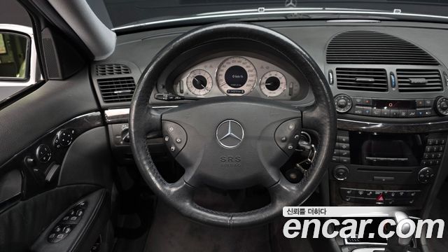 Mercedes-Benz E-Class 2003 — photo 19