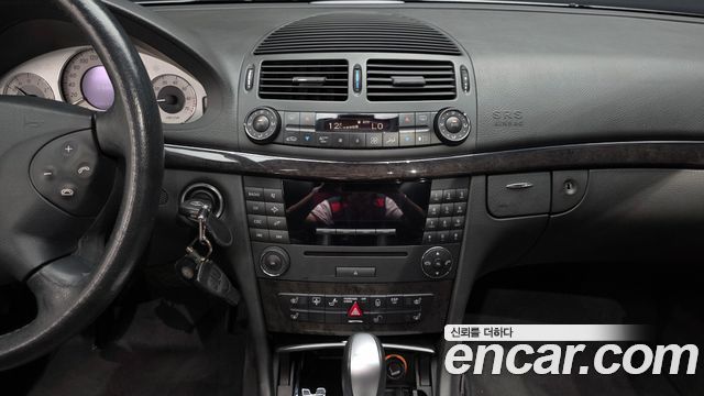 Mercedes-Benz E-Class 2003 — photo 20