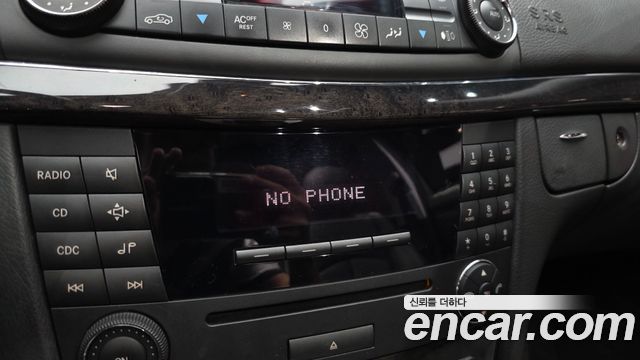 Mercedes-Benz E-Class 2003 — photo 22