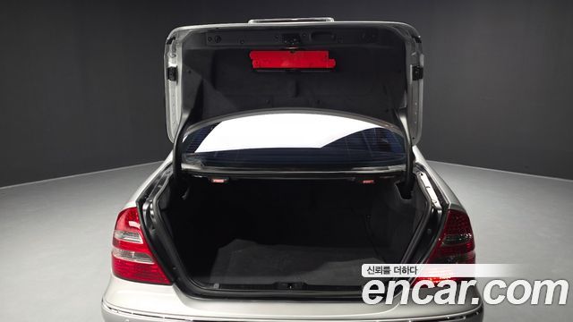 Mercedes-Benz E-Class 2003 — photo 26