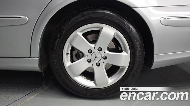 Mercedes-Benz E-Class 2003 — photo 7