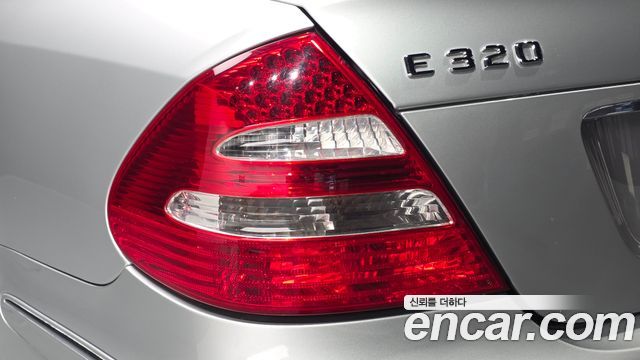Mercedes-Benz E-Class 2003 — photo 9
