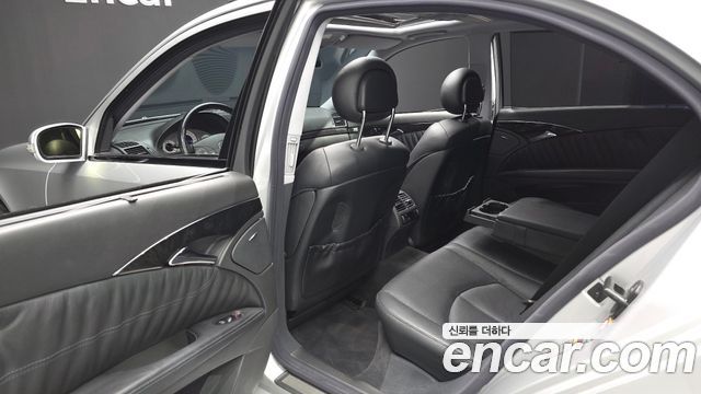 Mercedes-Benz E-Class 2003 — photo 16
