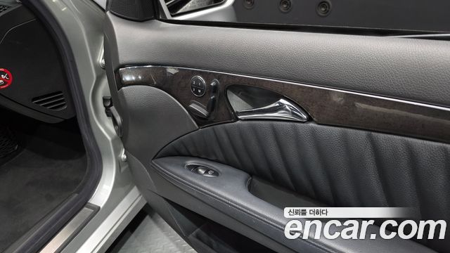 Mercedes-Benz E-Class 2003 — photo 27
