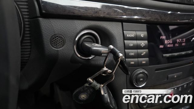 Mercedes-Benz E-Class 2003 — photo 29
