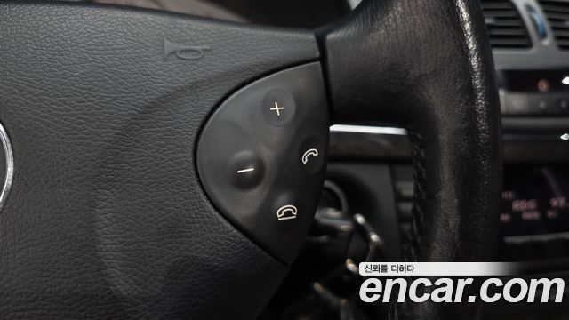 Mercedes-Benz E-Class 2003 — photo 32