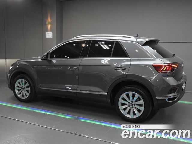 Volkswagen T-Roc 2021 — photo 2