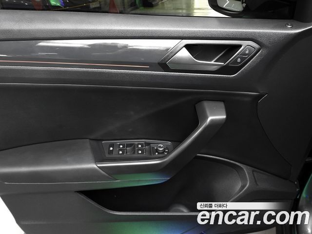 Volkswagen T-Roc 2021 — photo 17