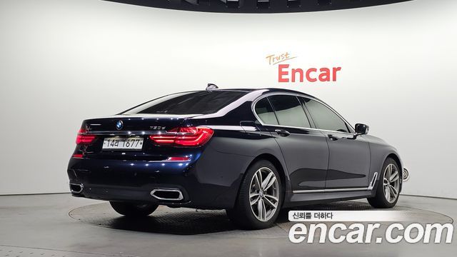 BMW 7-Series 2017 — photo 2