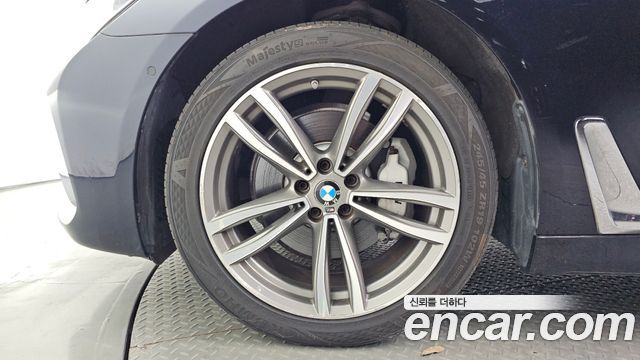 BMW 7-Series 2017 — photo 5