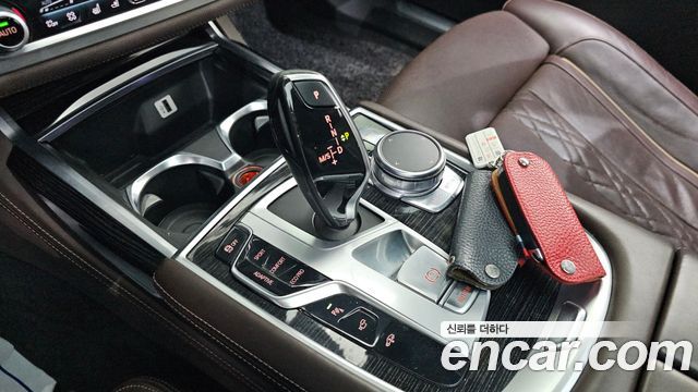 BMW 7-Series 2017 — photo 9