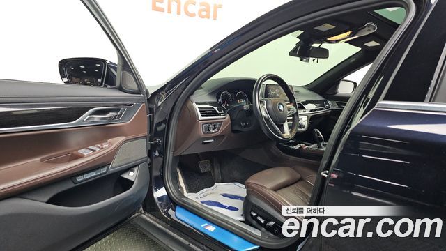 BMW 7-Series 2017 — photo 10