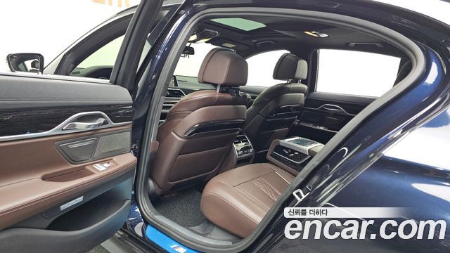 BMW 7-Series 2017 — photo 11