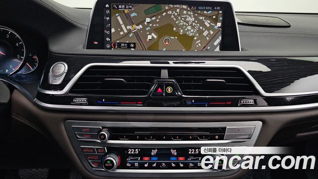 BMW 7-Series 2017 — photo 13