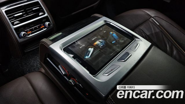 BMW 7-Series 2017 — photo 19