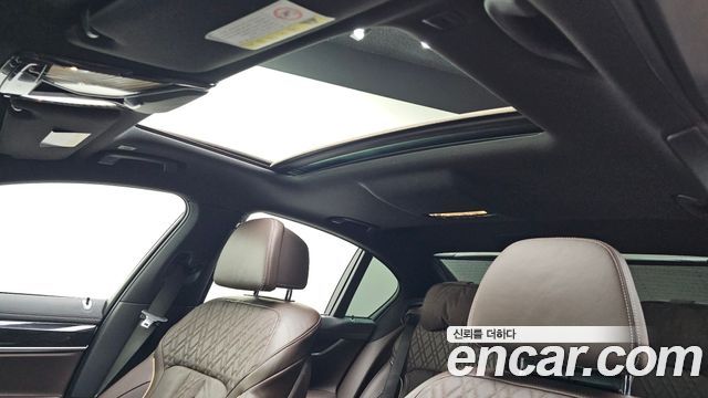 BMW 7-Series 2017 — photo 20