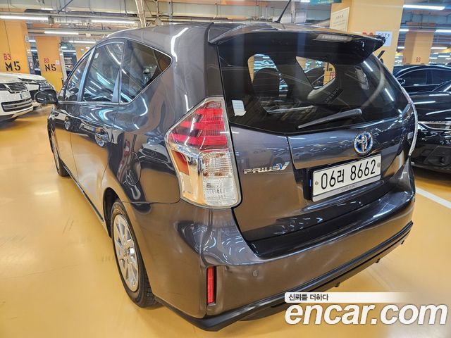 Toyota Prius 2017 — photo 2