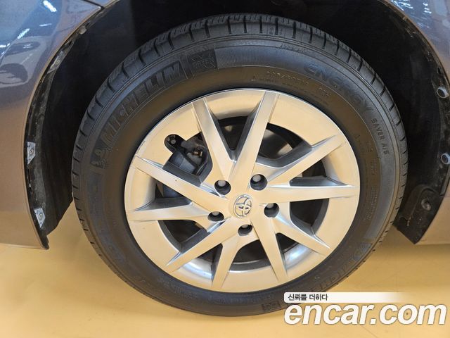Toyota Prius 2017 — photo 5