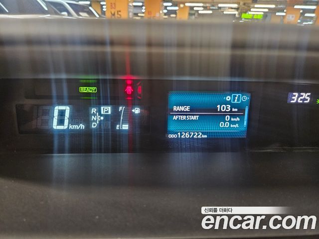 Toyota Prius 2017 — photo 8