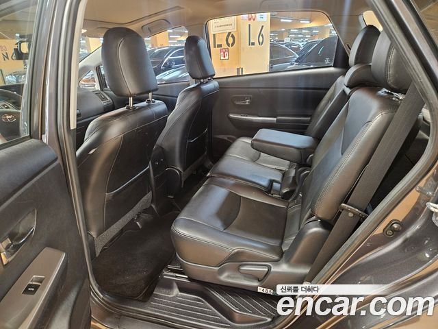 Toyota Prius 2017 — photo 10