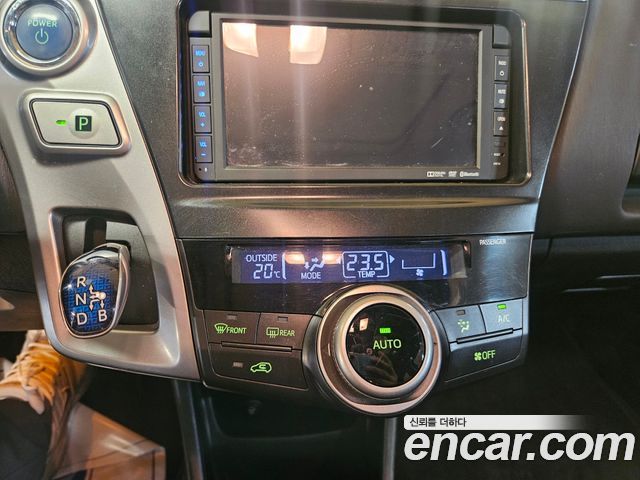 Toyota Prius 2017 — photo 12