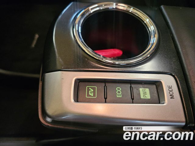 Toyota Prius 2017 — photo 14
