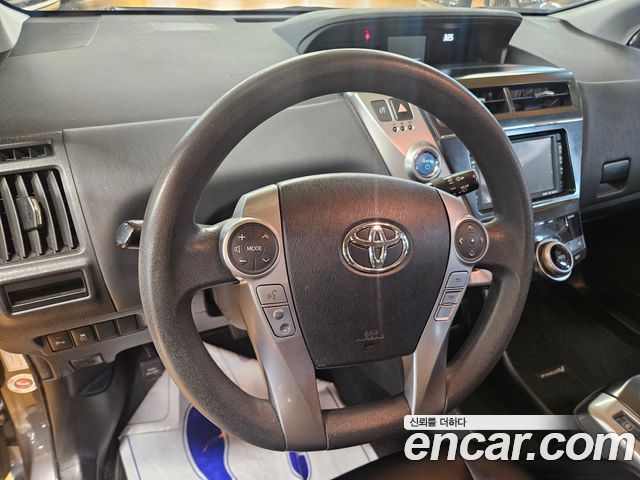 Toyota Prius 2017 — photo 15
