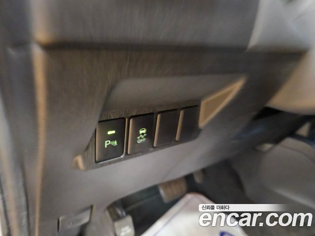 Toyota Prius 2017 — photo 18