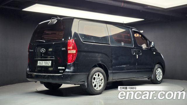Hyundai Starex 2010 — photo 2