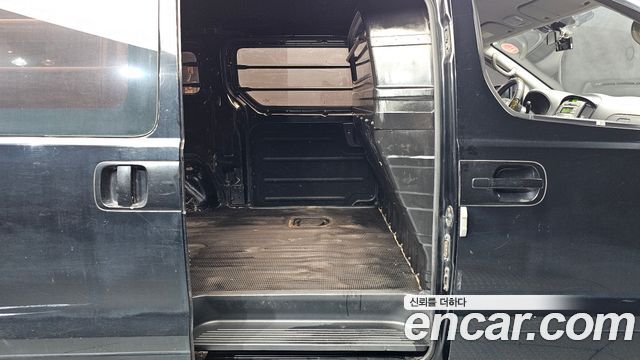 Hyundai Starex 2010 — photo 12