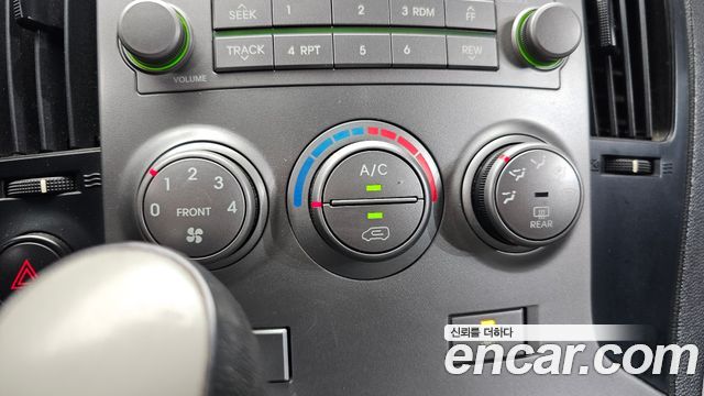 Hyundai Starex 2010 — photo 16