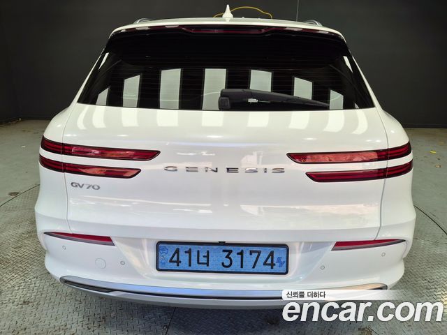 Genesis GV70 2022 — photo 2