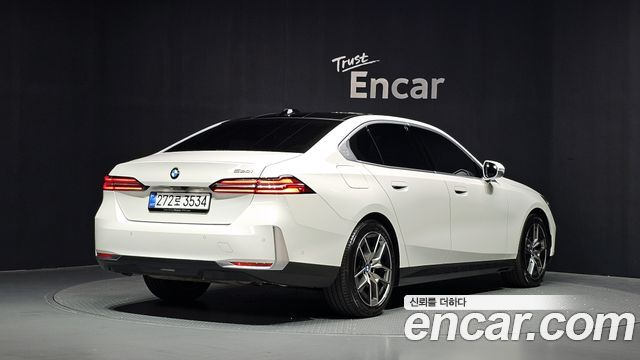 BMW 5-Series 2026 — photo 2