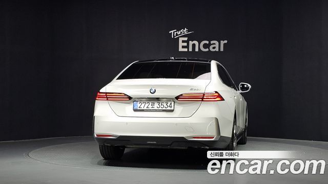 BMW 5-Series 2026 — photo 4