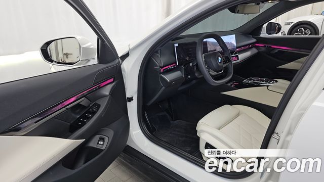 BMW 5-Series 2026 — photo 10