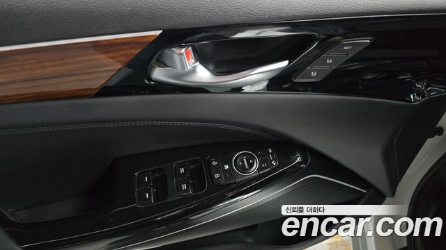 Kia K7 2017 — photo 26