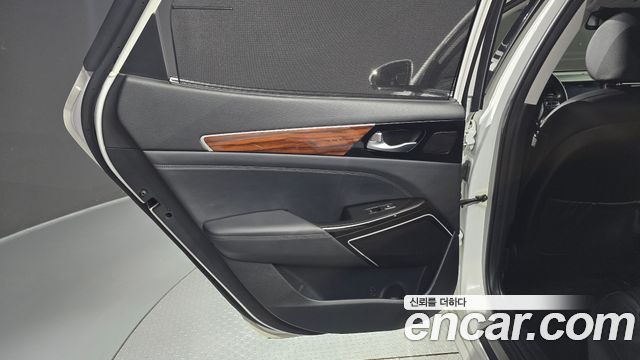 Kia K7 2017 — photo 15