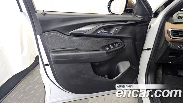Chevrolet Korea Trailblazer 2022 — photo 14