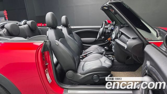 Mini Cooper Convertible 2012 — photo 11