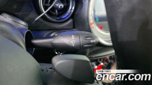 Mini Cooper Convertible 2012 — photo 18