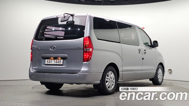 Hyundai Starex 2017 — photo 2