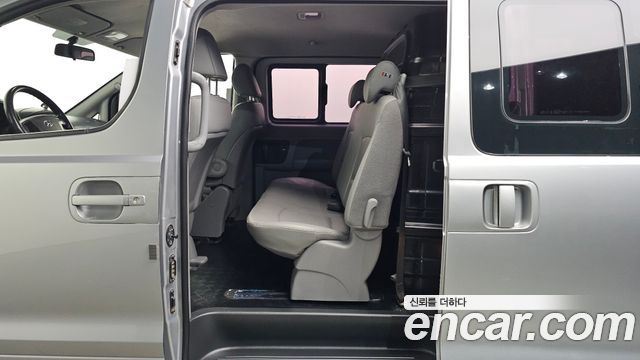 Hyundai Starex 2017 — photo 11
