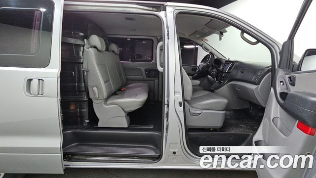 Hyundai Starex 2017 — photo 12
