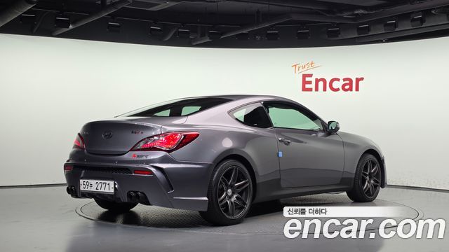 Hyundai Genesis 2011 — photo 2