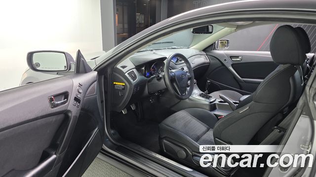 Hyundai Genesis 2011 — photo 10