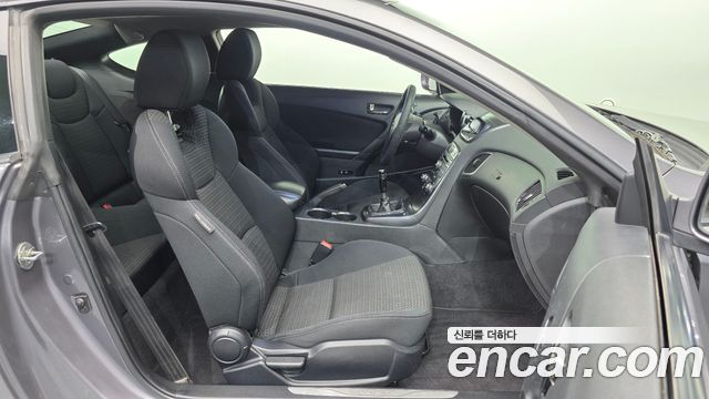 Hyundai Genesis 2011 — photo 11